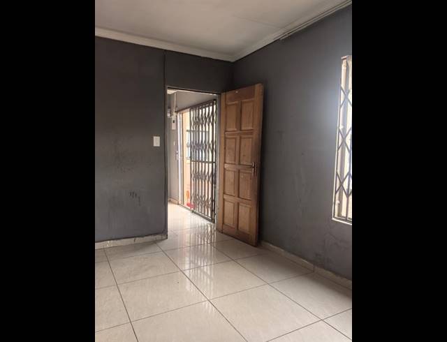 1 BEDROOM PROPERTY TO RENT IN PROTEA GLEN